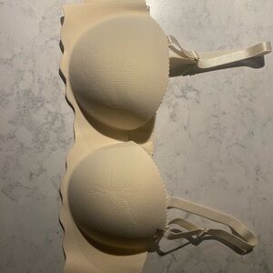 ⭐️BRAND NEW 🍦🍦🍦Cream Padded Bra